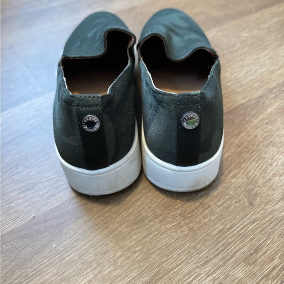 Steve Madden Camo slip ons - Picture 4 of 5